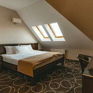 Гостиница Априори Зеленоградск Стандартный двухместный номер в мансарде-1